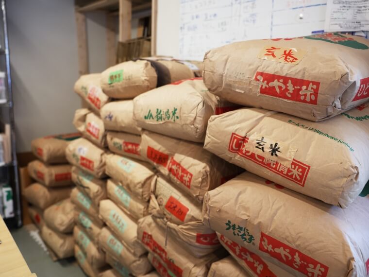 東北地方という土地柄、お米が多く集まっている