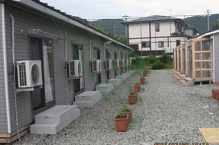 Tokyu Land Corporation Aizu Wakamatsu City Tobu Koen Temporary Housing / Kawahigashi Gakuen Temporary Housing Installing “Green Curtains” at Temporary Housing