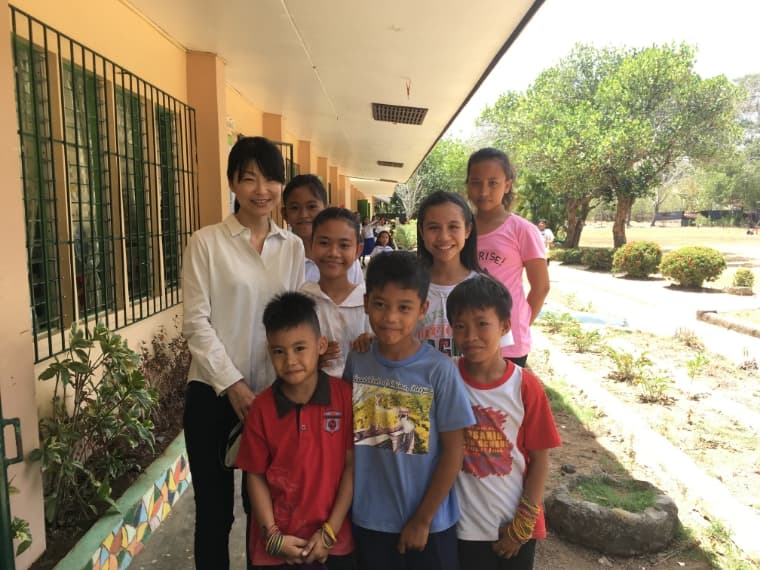 フィリピンの離島を訪問し、水道のない小学校で井戸水を調査