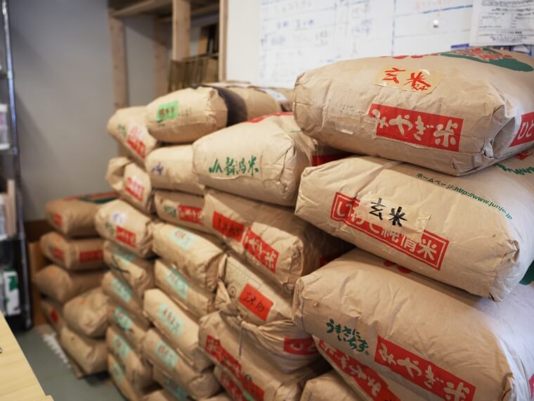 東北地方という土地柄、お米が多く集まっている