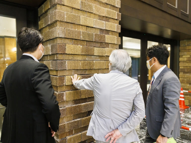 創建時の材料を活用したスクラッチタイル